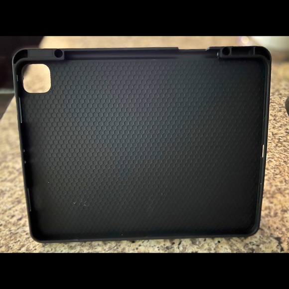 Beautiful pink marble case for iPad Pro 12.9 for 5th generation - Picture 3 of 3